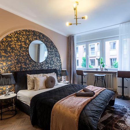 Stylish Quentin Apartment In The King Street Будапеща Екстериор снимка