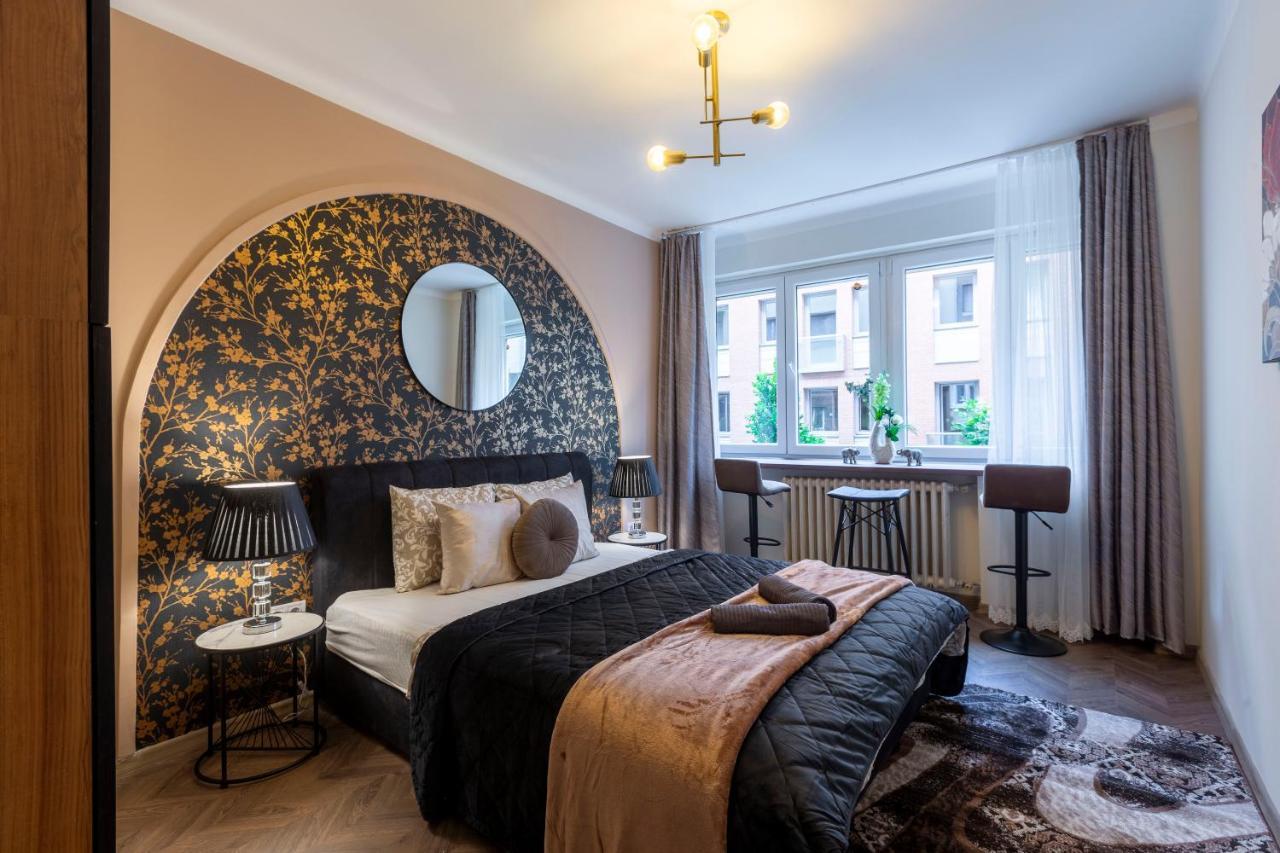 Stylish Quentin Apartment In The King Street Будапеща Екстериор снимка