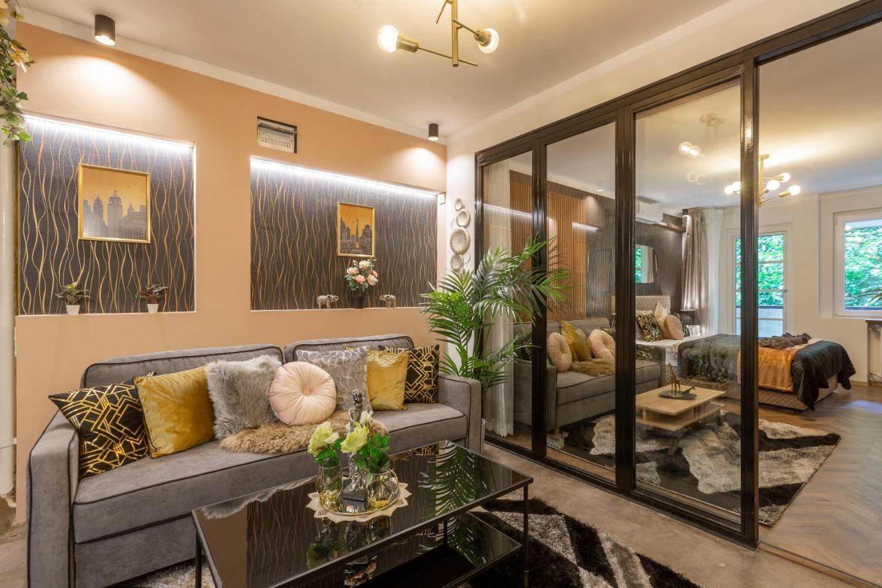 Stylish Quentin Apartment In The King Street Будапеща Екстериор снимка