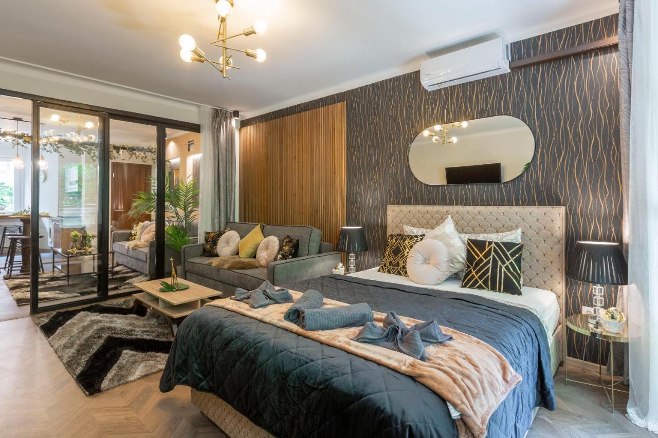 Stylish Quentin Apartment In The King Street Будапеща Екстериор снимка
