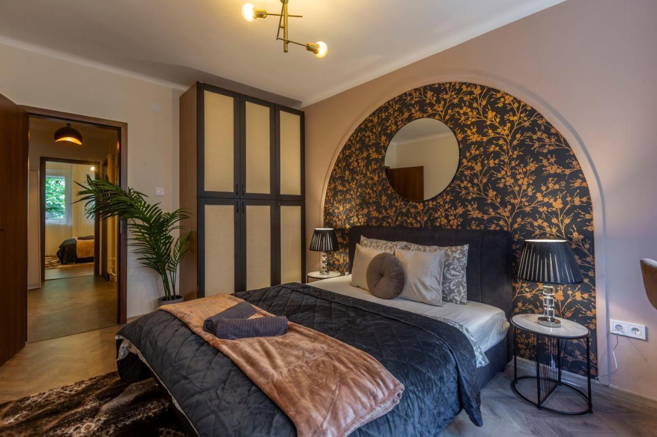 Stylish Quentin Apartment In The King Street Будапеща Екстериор снимка