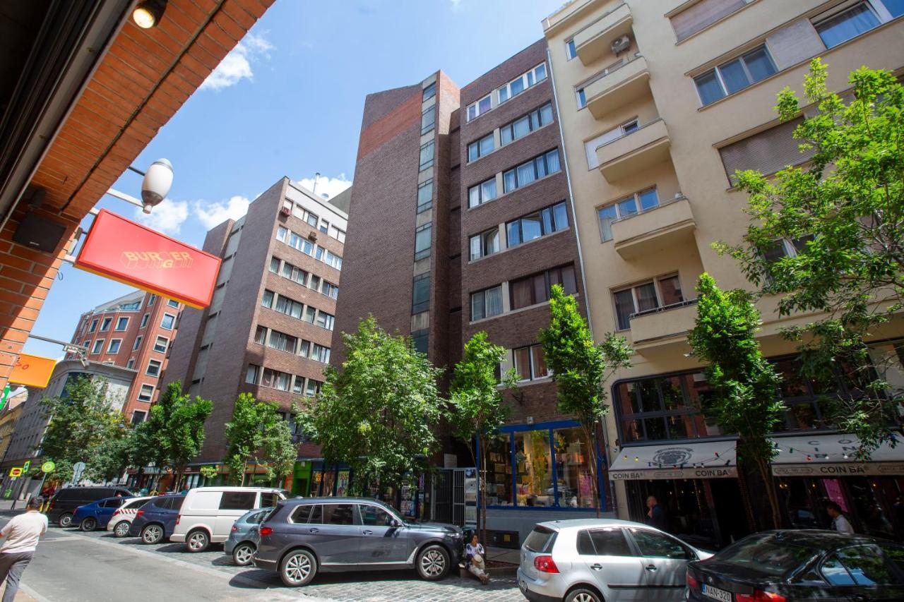 Stylish Quentin Apartment In The King Street Будапеща Екстериор снимка