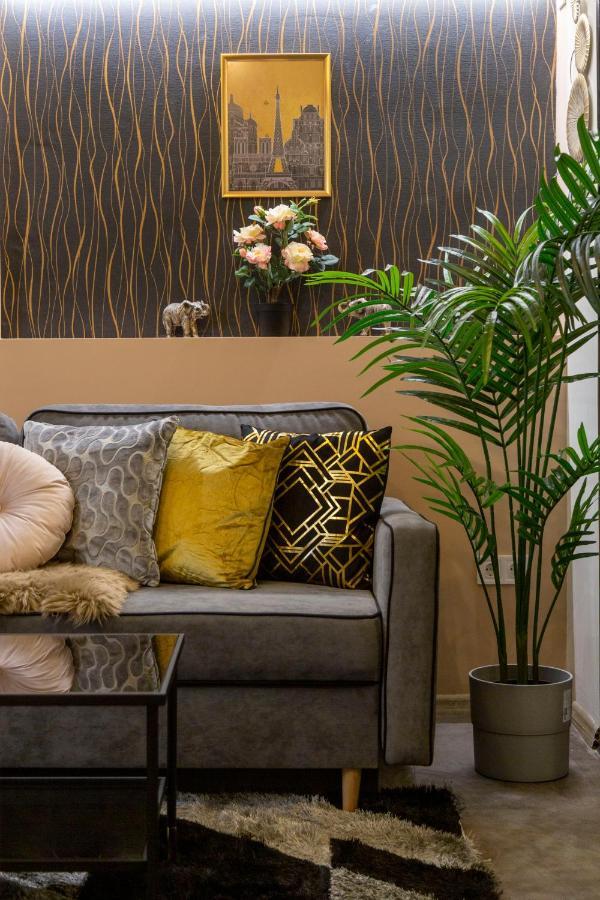 Stylish Quentin Apartment In The King Street Будапеща Екстериор снимка