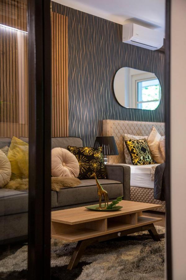 Stylish Quentin Apartment In The King Street Будапеща Екстериор снимка