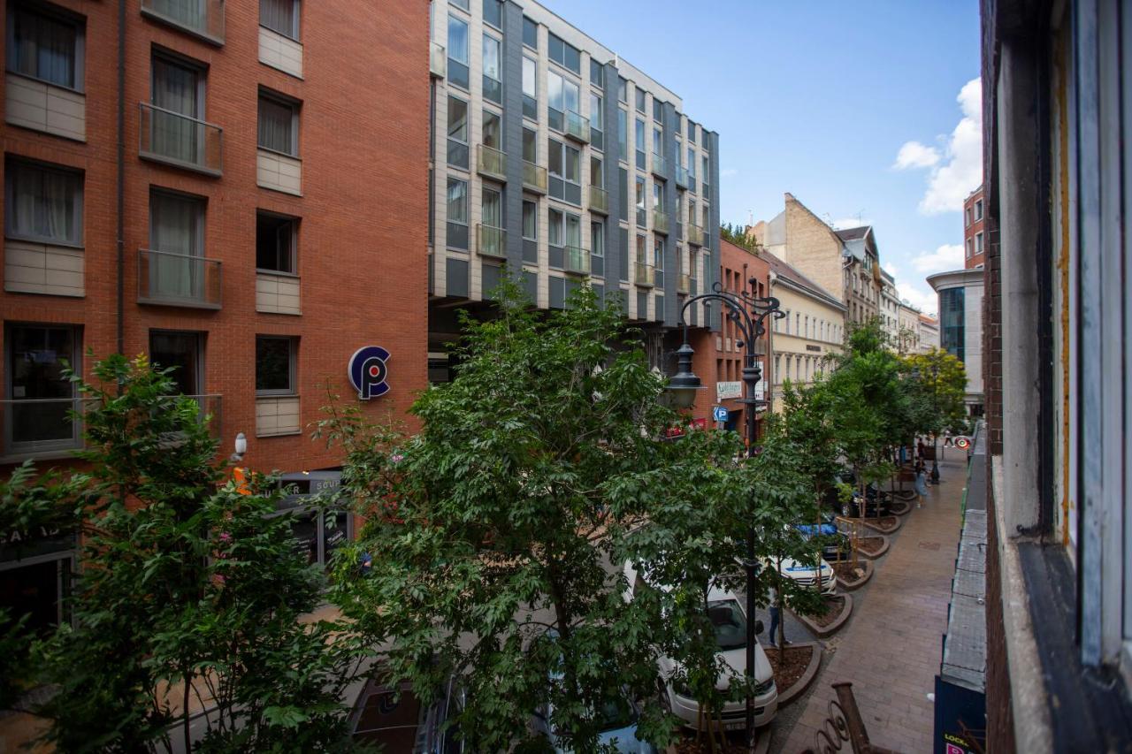 Stylish Quentin Apartment In The King Street Будапеща Екстериор снимка