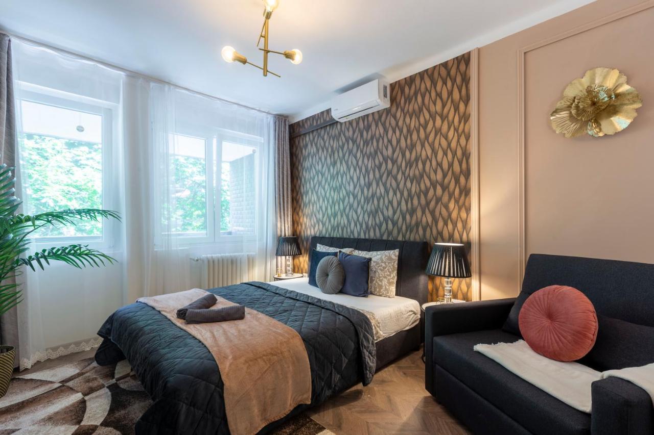 Stylish Quentin Apartment In The King Street Будапеща Екстериор снимка