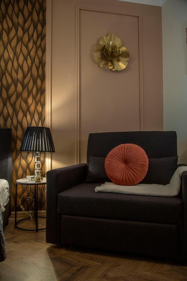 Stylish Quentin Apartment In The King Street Будапеща Екстериор снимка