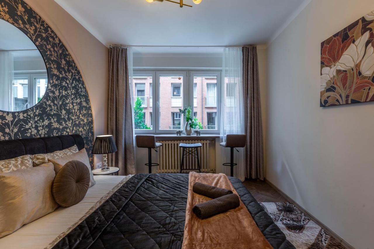 Stylish Quentin Apartment In The King Street Будапеща Екстериор снимка