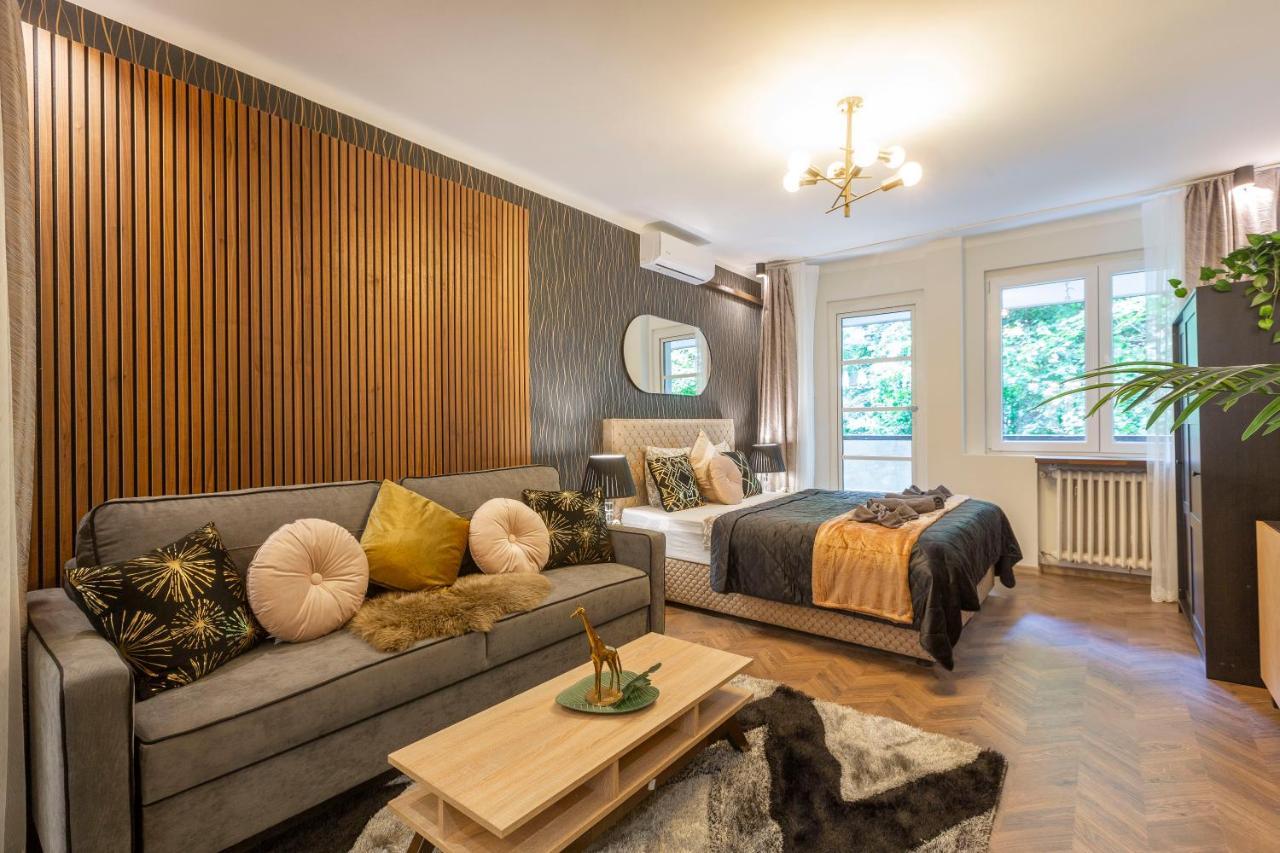 Stylish Quentin Apartment In The King Street Будапеща Екстериор снимка