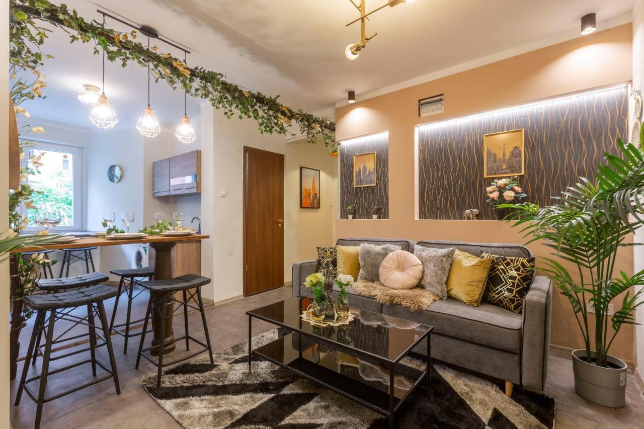 Stylish Quentin Apartment In The King Street Будапеща Екстериор снимка