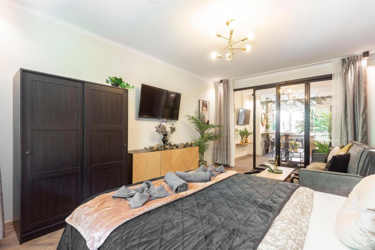 Stylish Quentin Apartment In The King Street Будапеща Екстериор снимка